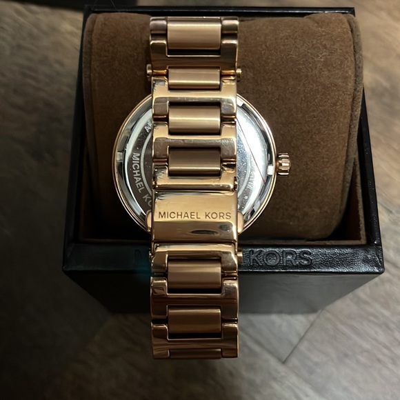 Michael Kors watch in Rose Gold. Never worn.